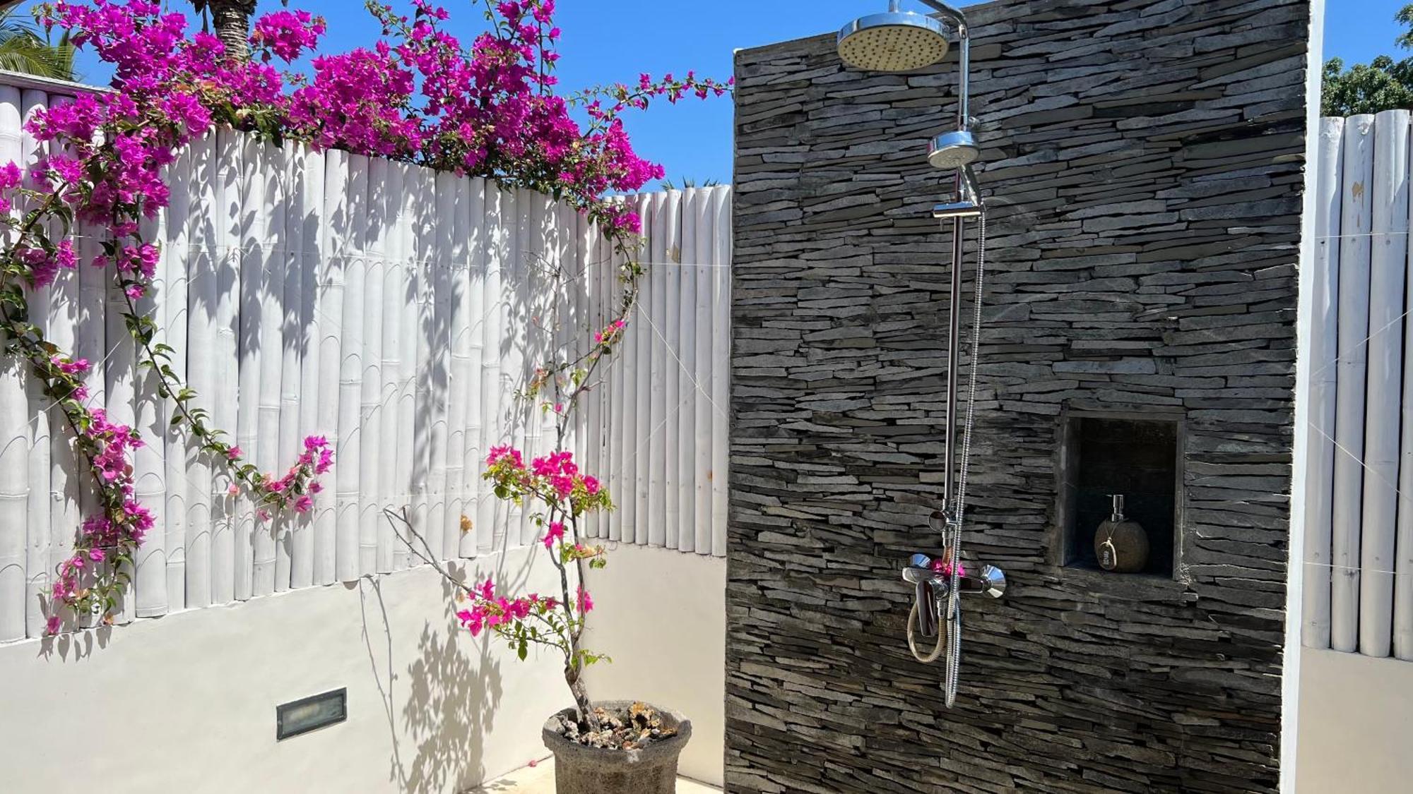 Villa Luna Sunset Beach Quần đảo Gili Ngoại thất bức ảnh
